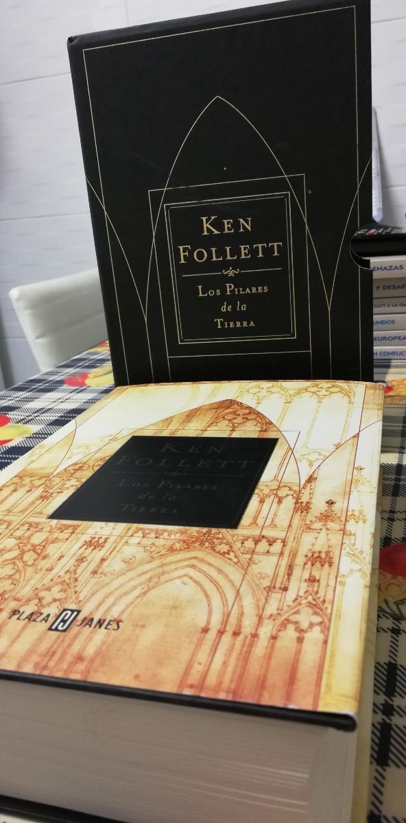 Los pilares de la Tierra de Ken Foffett