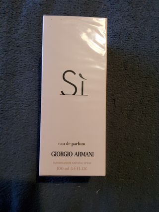 SI GIORGI ARMANI de segunda mano por 40 EUR en León en WALLAPOP