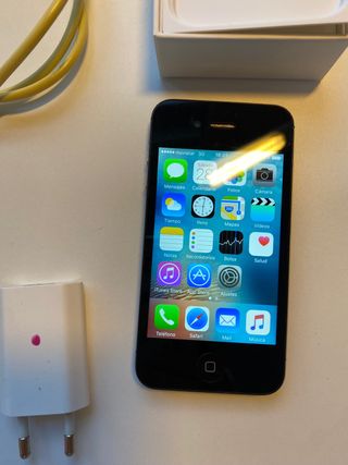 iPhone 4s nero.Regalo 4s bianco.16GB A1387