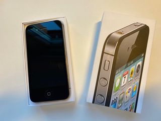 iPhone 4s nero.Regalo 4s bianco.16GB A1387