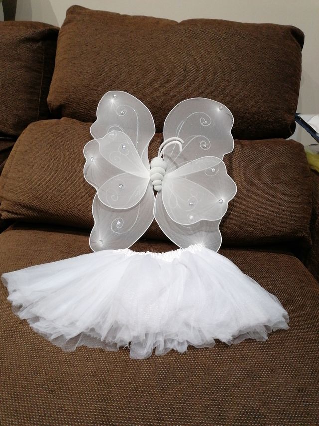 Alas y tutú blanco, ada.