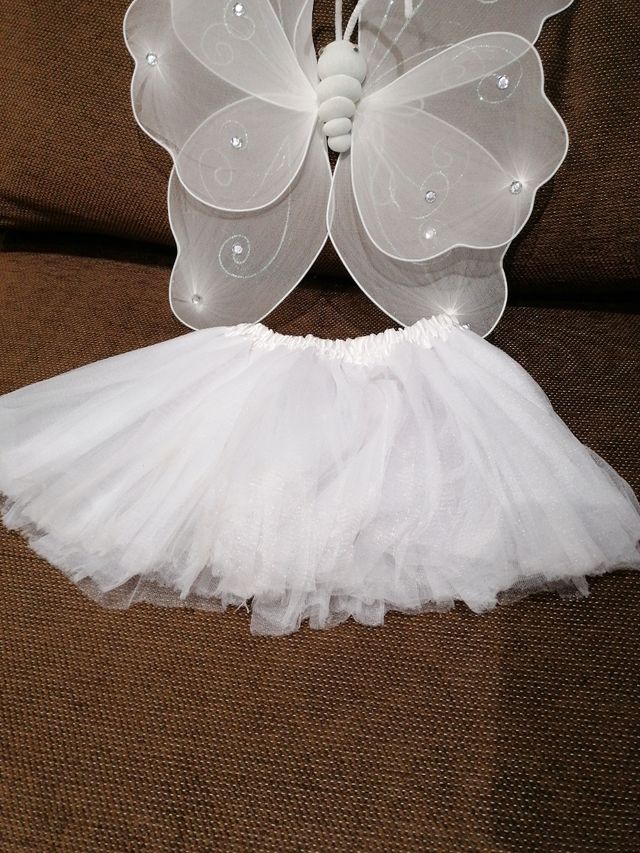 Alas y tutú blanco, ada.