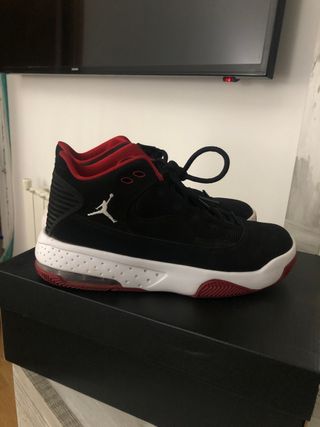 Bambas Jordan Max Aura 2 talla 39 de segunda mano por 50 EUR en Barcelona  en WALLAPOP