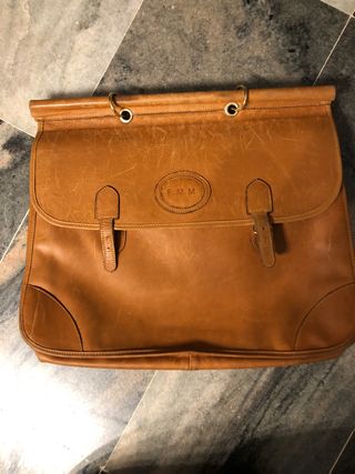 Maletín de piel marrón 