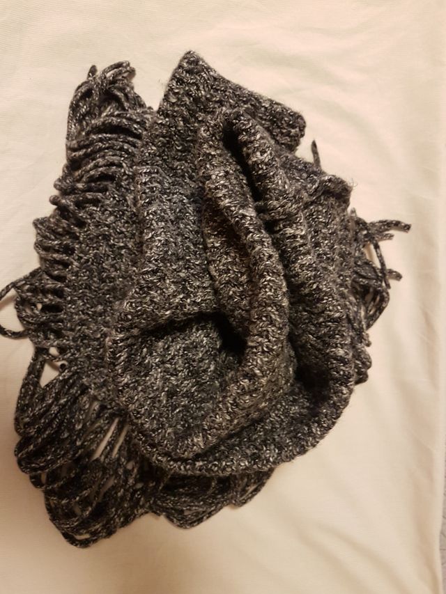 Bufanda de lana con flecos