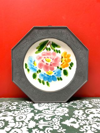 PLATOS DE PELTRE Y CERÁMICA DECORATIVOS