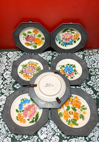 PLATOS DE PELTRE Y CERÁMICA DECORATIVOS