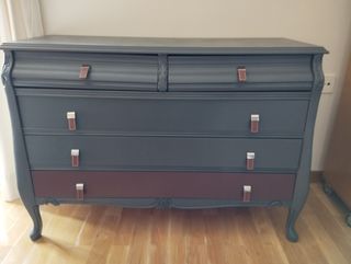 Cómoda restaurada estilo moderno-vintage