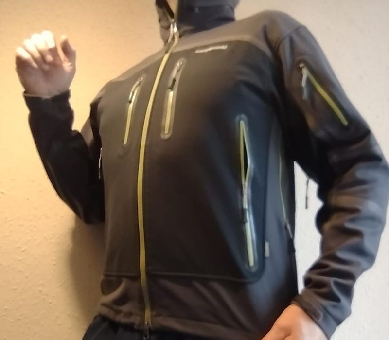 Forro polar trangoworld de hombre de segunda mano por 70 EUR en