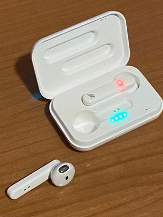 Cuffie Bluetooth bianche con cavo usb