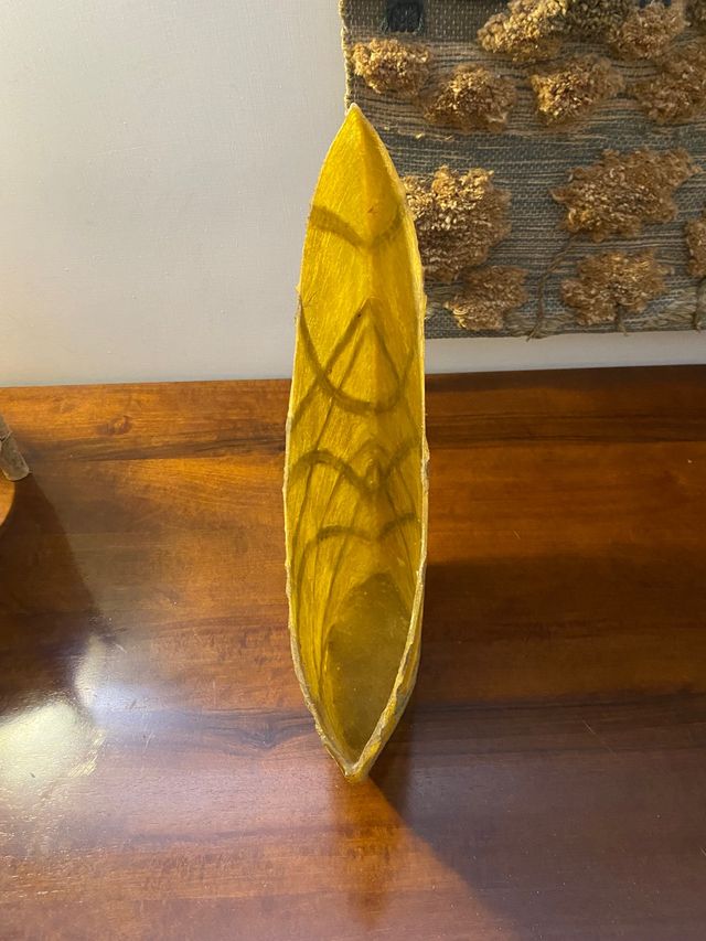 Vaso in foglia di banano etnico