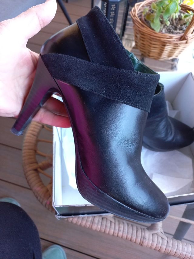 botines de mujer. TEATINOS