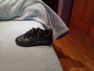 Botas  de futbol de niño