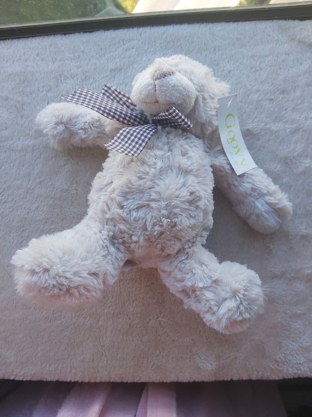 Ursinho de peluche com laço em tom cinzento novo