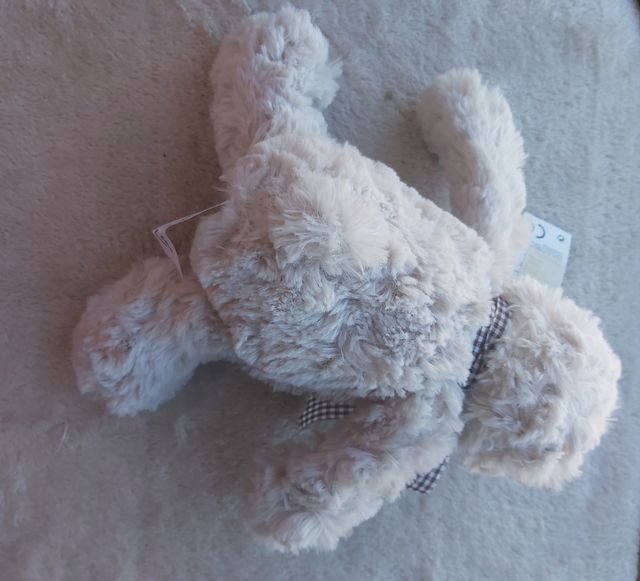 Ursinho de peluche com laço em tom cinzento novo