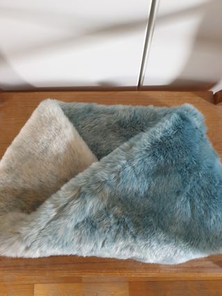 CUELLO PELO. COLOR AZUL GRISÁCEO