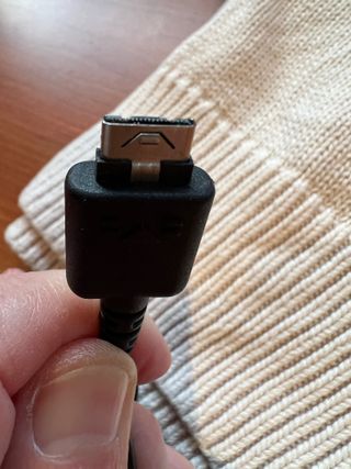 Cargador móvil óriginal LG antiguo