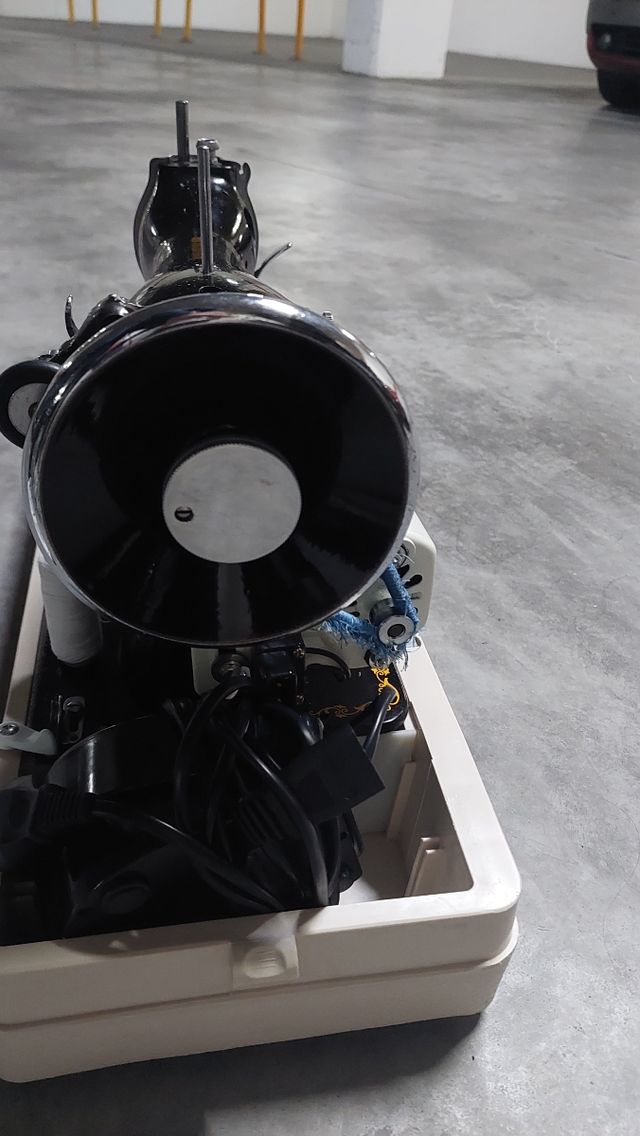 Máquina de coser Alfa