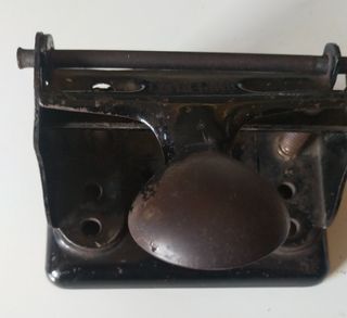 Antigüedades. Plancha hierro y Perforadora papel