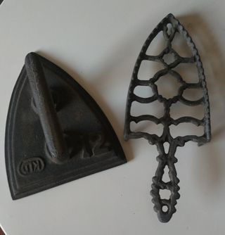 Antigüedades. Plancha hierro y Perforadora papel