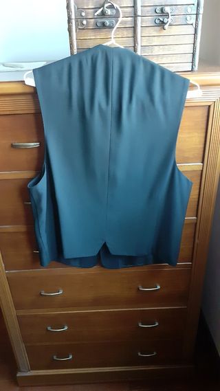 Traje de novio impecable marca Aracil