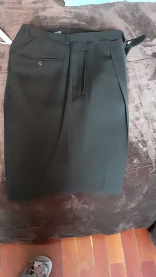Traje de novio impecable marca Aracil