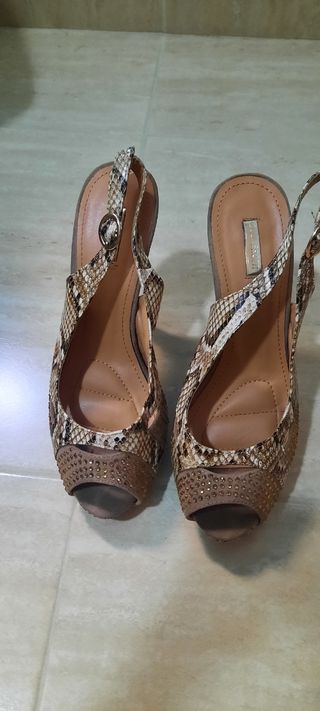se venden zapatos de vestir minimalistas
