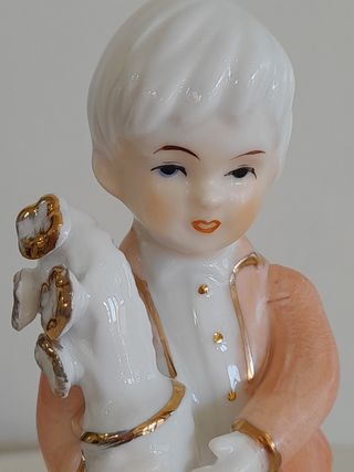 Capodimonte Statuina Ragazzo Con Vaso Di Fiori