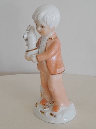 Capodimonte Statuina Ragazzo Con Vaso Di Fiori