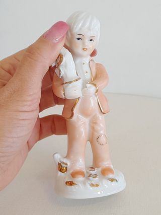 Capodimonte Statuina Ragazzo Con Vaso Di Fiori