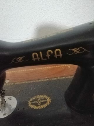 máquina de coser antigua con pie