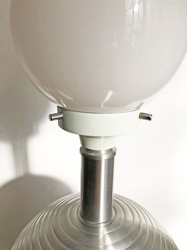 LÁMPARA DE MESA DE ALUMINIO, AÑOS 60