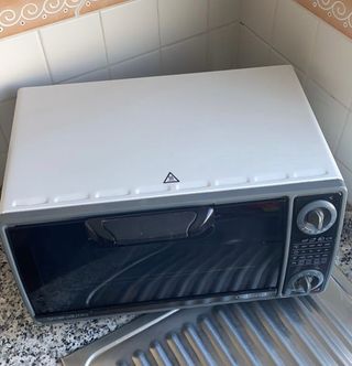 Horno Grill marca Delongui