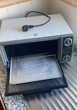 Horno Grill marca Delongui