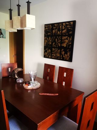 Tavolo e sedie allungabili in legno massello di frassino