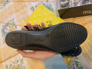 Zapatillas o zapatos elegantes