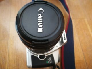 Cámara Canon EOS 500 N con tripode