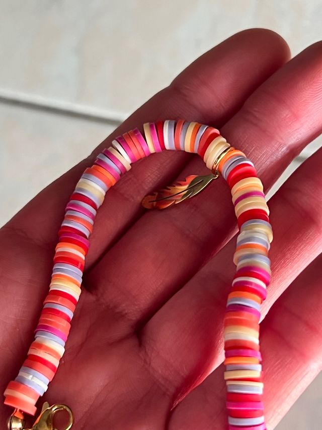 Bracciale con dischi heishi ciondolo Magenta oro