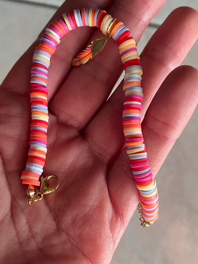 Bracciale con dischi heishi ciondolo Magenta oro