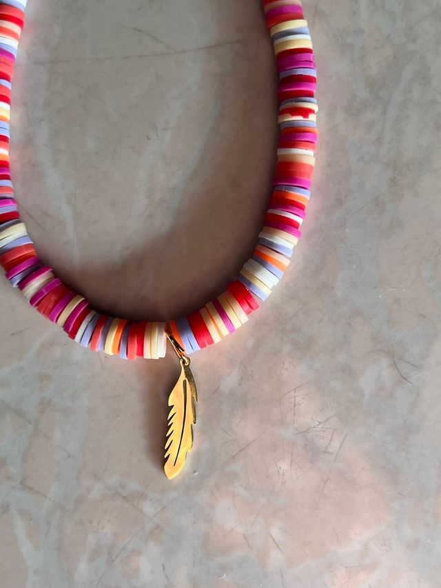 Bracciale con dischi heishi ciondolo Magenta oro