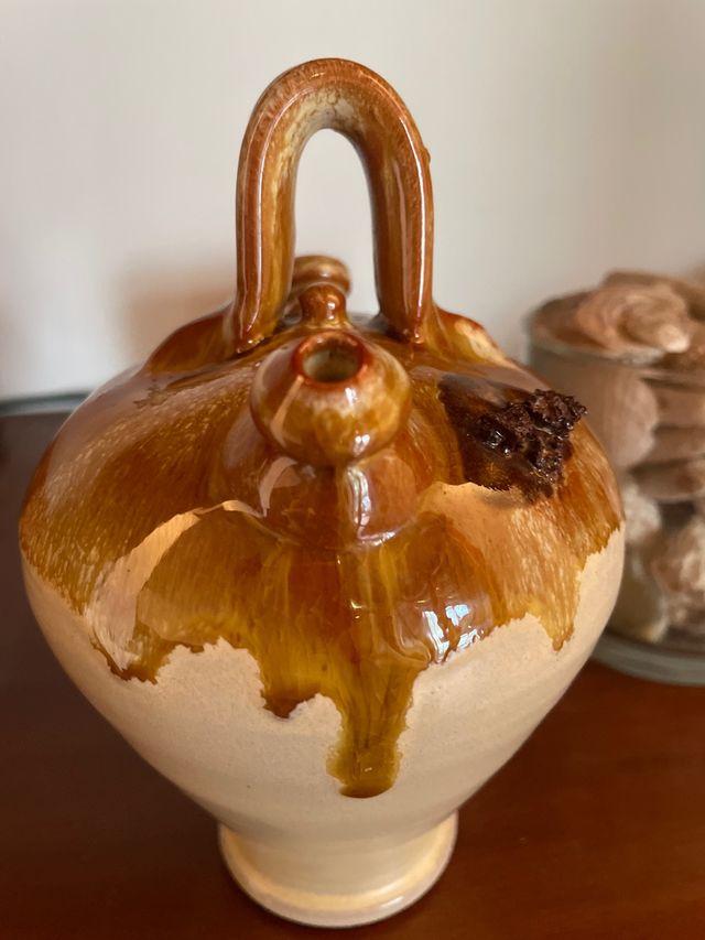 Anforina con un foro