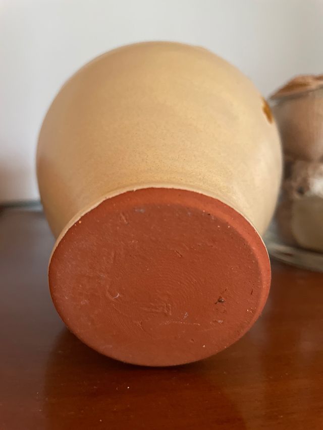 Anforina con un foro