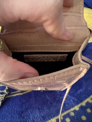 Portamóvil marrón de Zara