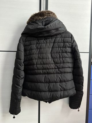 Chaqueta negra acolchada de Fly