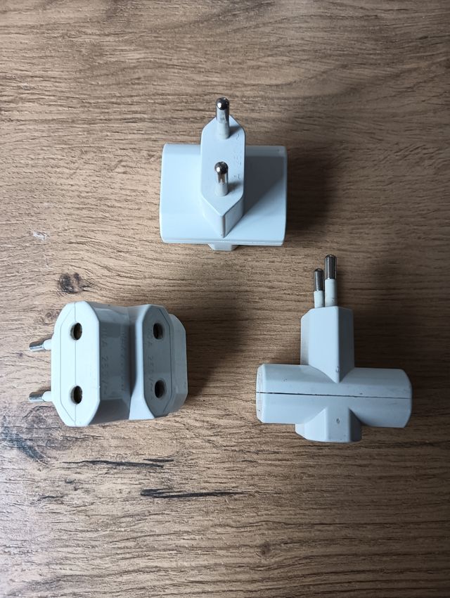 Enchufe / adaptador / ladrón de 3 o 4 tomas.