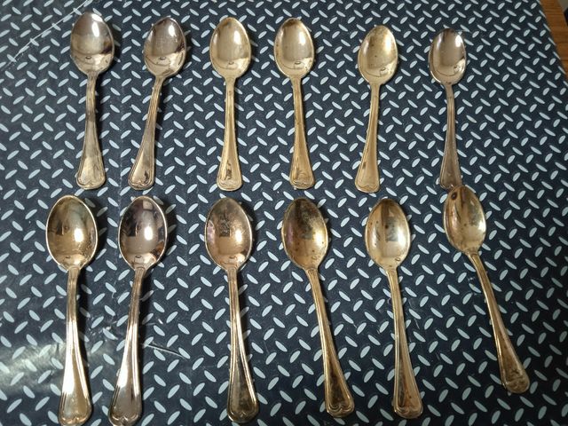 12 cucharillas plateadas