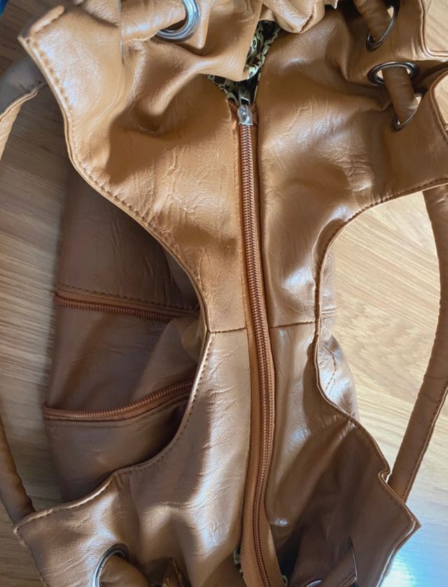 Bolso de asa corta marron