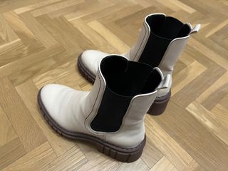 Vendo botas color beis/nude T.41