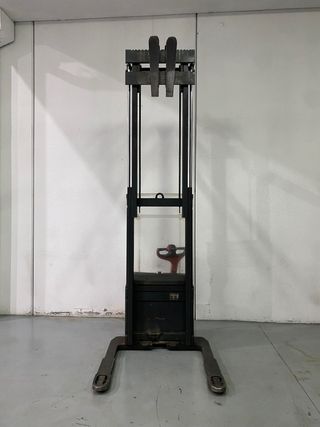 APILADOR ELECTRICO LINDE 1000 KG