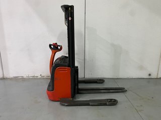 APILADOR ELECTRICO LINDE 1000 KG